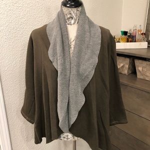 Barney’s New York Sweater ♦️Final Price♦️